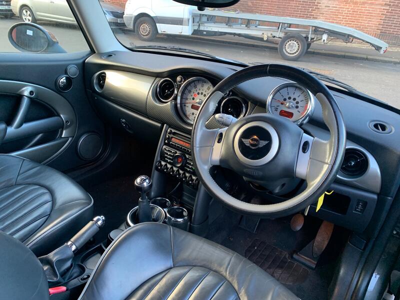 MINI HATCH