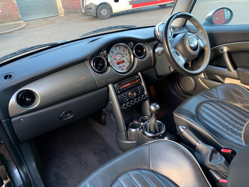 MINI HATCH