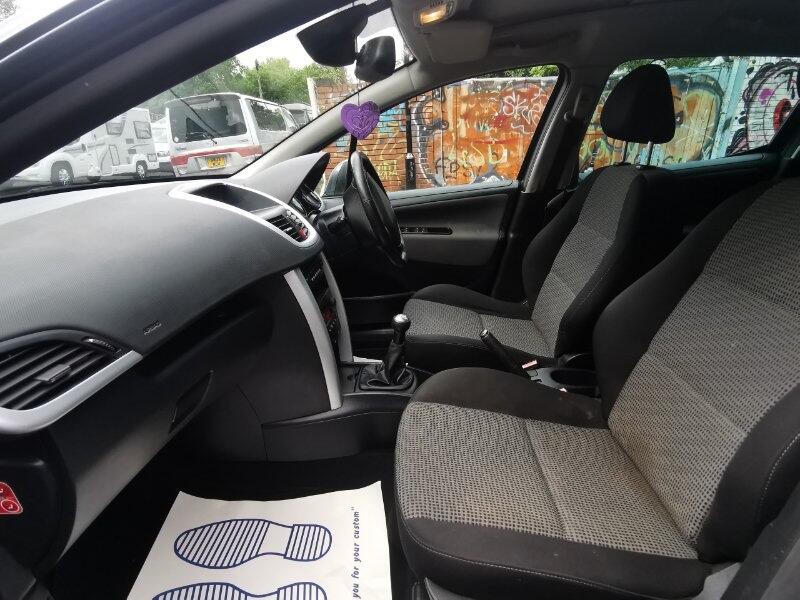 PEUGEOT 207